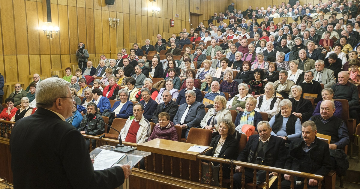 Jubileumot ünnepeltek a Csíkszeredai Fafeldolgozó Vállalat egykori munkatársai